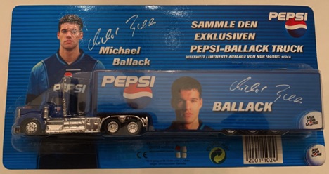 10603-1 € 7,50 pepsi vrachtwagen afb. ballack ca 20 cm.jpeg